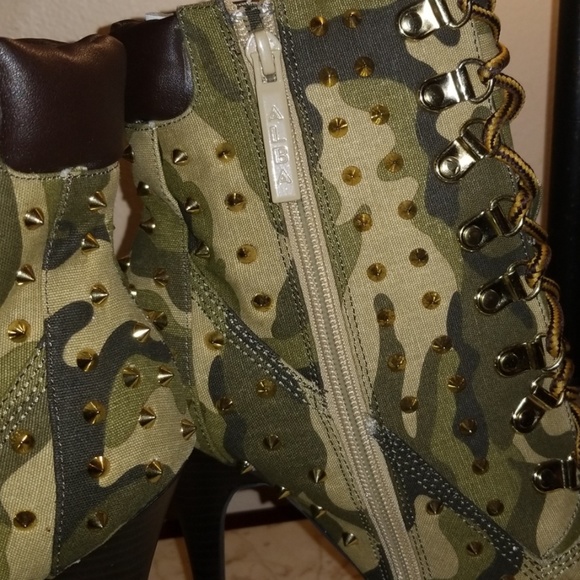 Stiletto Spiked Camouflage Booties!!!👄😎💕 - Picture 3 of 8